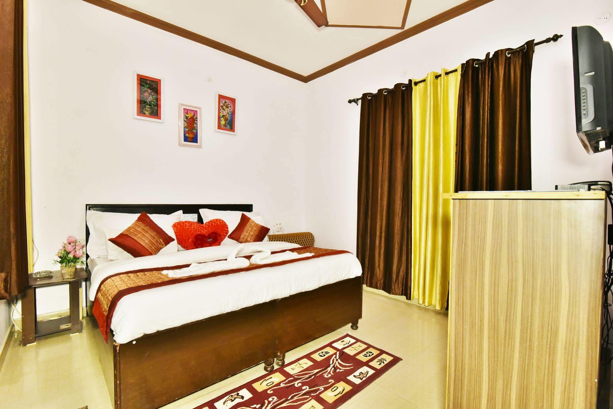 Deluxe Double or Twin Room,690975996:JPEG